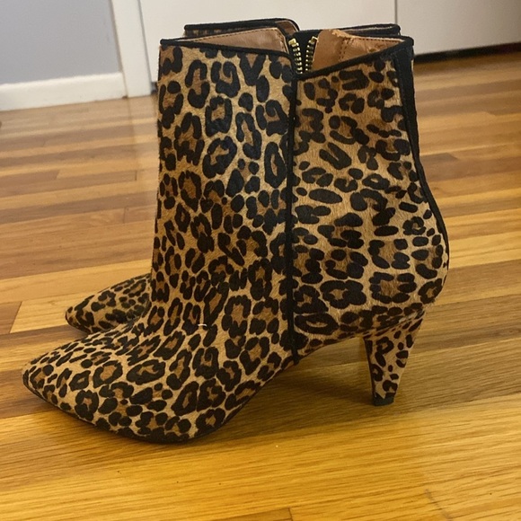 Nine West Women’s Black and Brown Cheetah Print Booties Size 9 - Picture 2 of 9